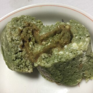 抹茶風味の豆腐おから蒸しパンできな粉練乳巻き